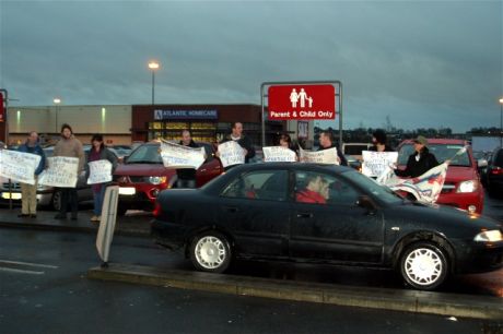 Click on image to see full-sized version Entrance to the Shopping Park