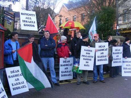 Click on image to see full-sized version Rally in Letterkenny (photo courtesy of éirígí)