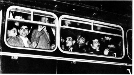Click on image to see full-sized version Algerians being transported