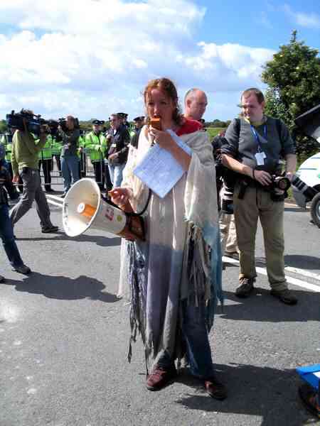 07caoimhe_with_megaphone_at_latoon.jpg