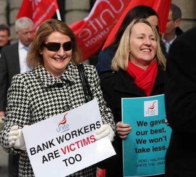Click on image to see full-sized version Unite Bank workers protest at Dáil