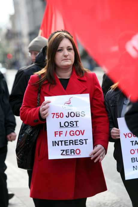 Click on image to see full-sized version Unite Bank workers protest at Dáil