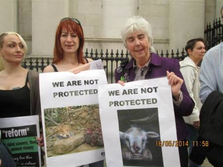 Click on image to see full-sized version TDs Clare Daly and Maureen O' Sullivan at demo