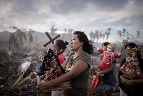 Click on image to see full-sized version 2013yolandafilipinasfilipinossantoninoreligiosocatholicodesperacion.jpgmid.jpg