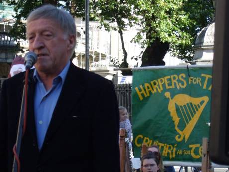 Paddy Maloney of the Chieftains speaking 