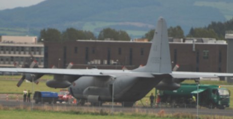 Click on image to see full-sized version Hewrcules C130 Being refuelled at Shannon 27Sept09